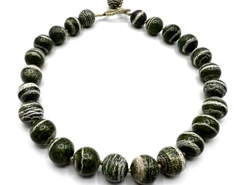 Hand-Knotted Chrysotile Serpentine Necklace – Natural Stone Beads, Metal-Free, Gold Macramé Closure