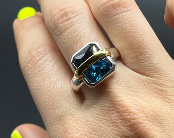Anillo de zafiro azul ajustable • Plata esterlina y oro vermeil de 18 k • Anillo moderno y llamativo talla 7-10