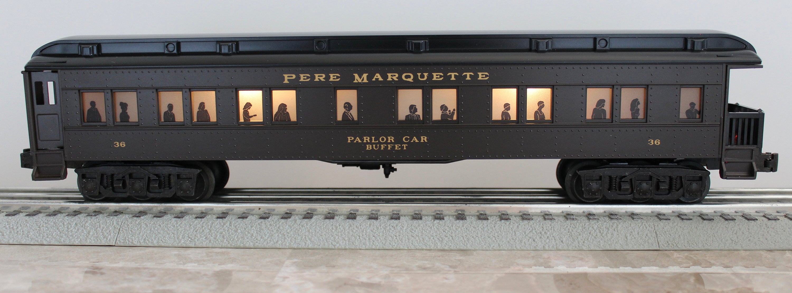 Set of Four Lionel Pere Marquette Heavyweight Passenger Cars Rolling