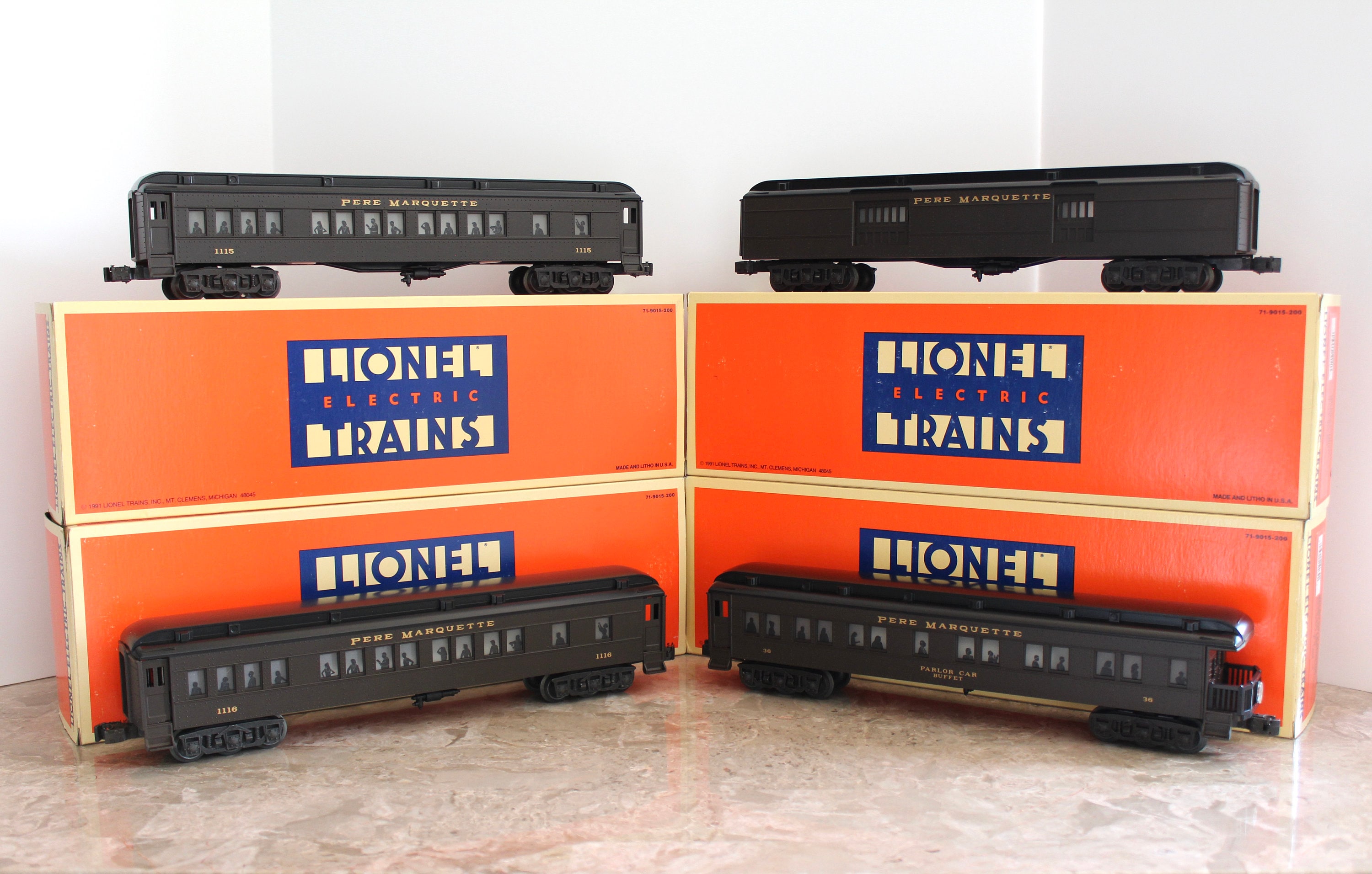 Set of Four Lionel Pere Marquette Heavyweight Passenger Cars Rolling