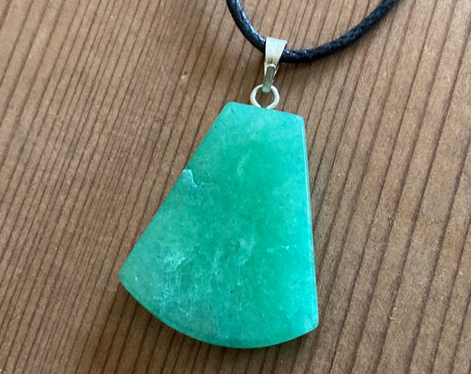 Aventurine Freeform Faceted Point Shaped Carved Gemstone Pendant, Green Quartz Crystal Necklace on Adjustable Cord, Natural Stone Jewelry