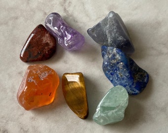 Chakra Stone Mini Set, Smaller Reiki Crystals. Rainbow Color Natural Gemstones. Set of Seven Stones + Quartz in Plush Bag, Tumbled Stones