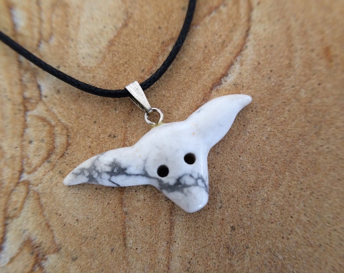 White Howlite Magnesite Western Steer Cattle Skull Shape Carved Gemstone Pendant, Natural Stone Jewelry, Necklace on Adjustable Cord
