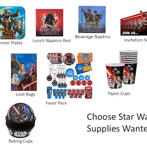 以下が含まれることがあります： スターウォーズをテーマにしたパーティー用品のコレクション。ナプキン、お皿、コップ、装飾品など。画像には様々なスターウォーズのキャラクターとロゴが描かれており、「Choose Star Wars Supplies Wanted」というテキストがあります。