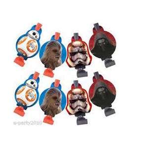 以下が含まれることがあります： スターウォーズのキャラクターをテーマにしたパーティーの記念品のコレクション。BB-8、チューバッカ、ストームトルーパー、ダース・ベイダーが登場します。各記念品には、青または赤の背景にキャラクターの画像と小さなオレンジ色のベースが付いています。