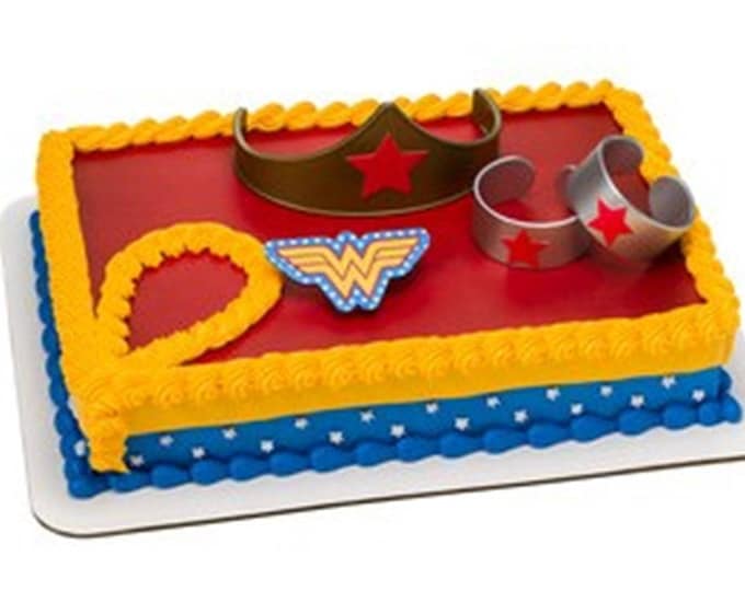 Wonder Woman Cake Decorating Kit