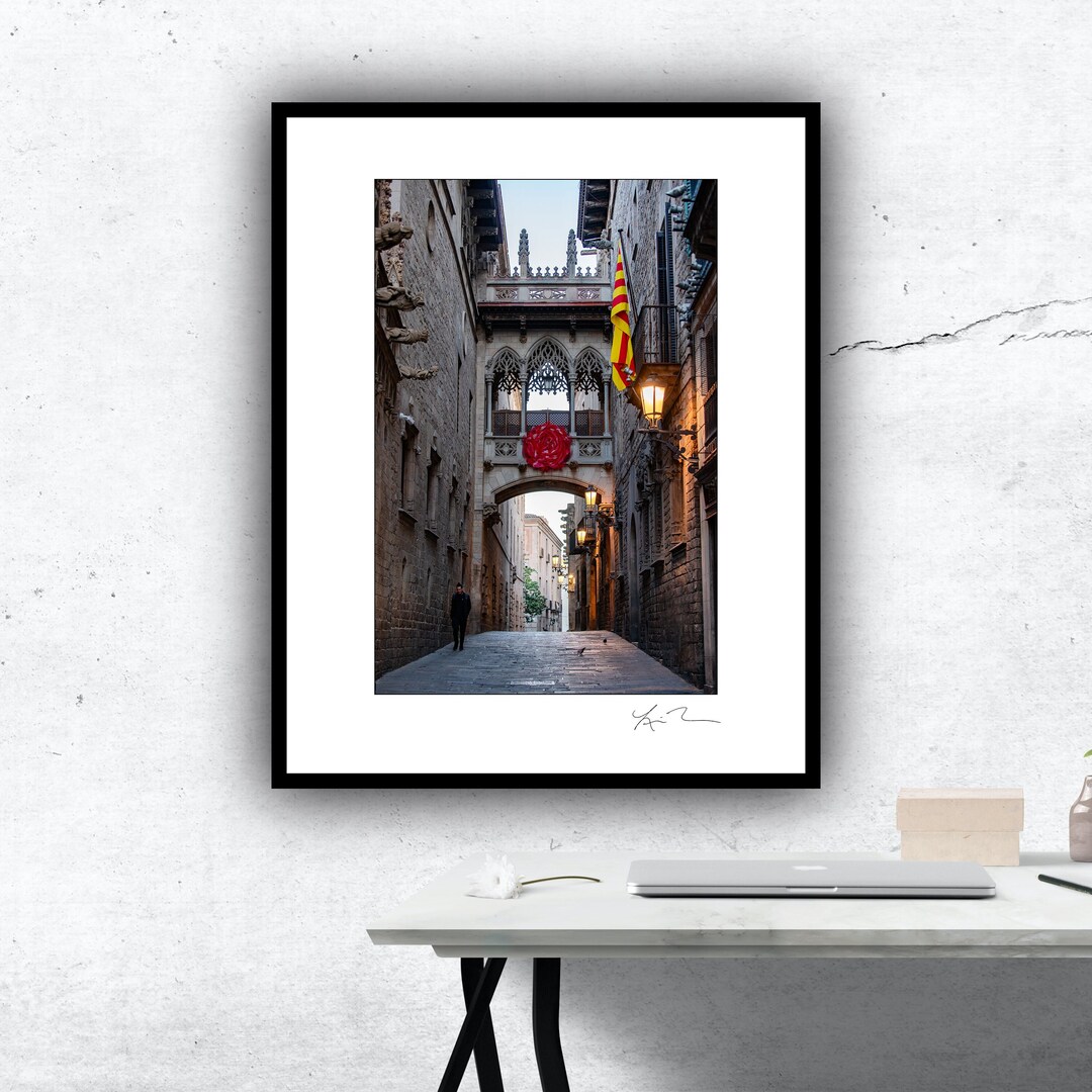 通販サイト一覧 Pont Del Bisbe - Gothic Quarter Photographic or Metal Print 絵画