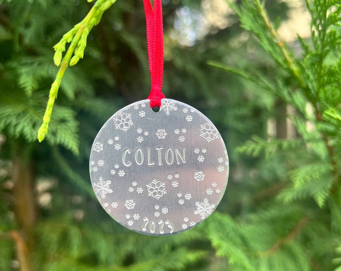 Custom Name Christmas Ornament 2024, Engraved Metal Stamped Personalized Name Christmas Tree Ornament, Lightweight, Simple, Snowflake