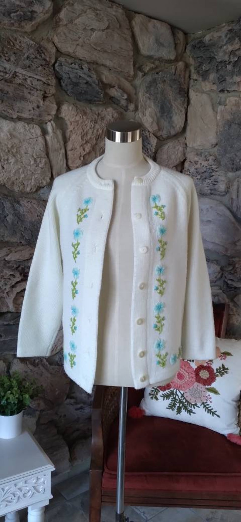 Vintage White Knit Cardigan with Embroidery38 Bust50s 60s Sweater50s Cardigan MEDIUMKnit Sweater 1950smed