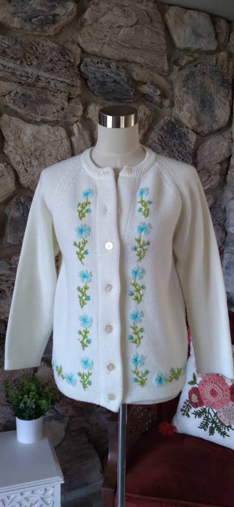 Vintage White Knit Cardigan with Embroidery38 Bust50s 60s Sweater50s Cardigan MEDIUMKnit Sweater 1950smed