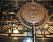 Vintage Griswold Cast Iron Waffle Iron 8 American