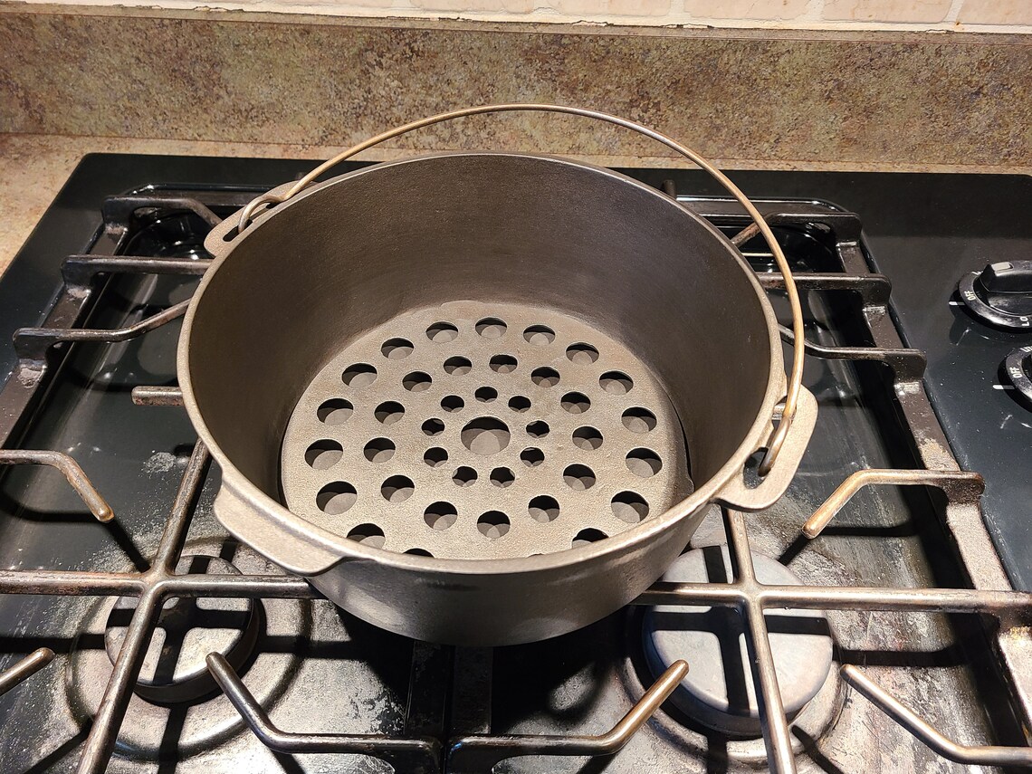 Vintage Unmarked Lodge Cast Iron Dutch Oven 8 Etsy