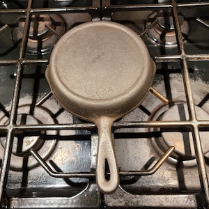 Vintage Chicago Hardware Foundry #3 Cast Iron Skillet