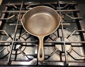 Vintage Unmarked Wagner 5 Cast Iron Skillet