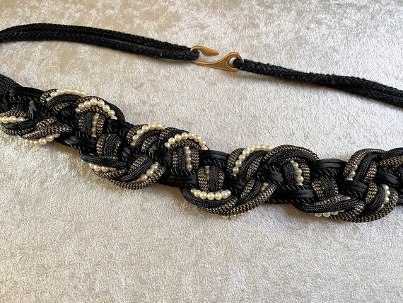 Vinatge 80’s Ladies Black and Gold Braid Belt with Faux Pearl‎ Detail Medium Vintage 1980s Braided Belt: Black, Gold & Pearl Woven Rope  main image 3