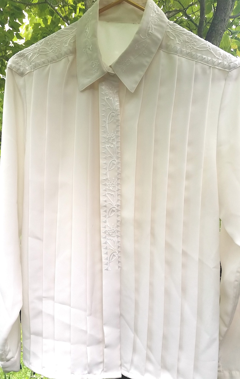 Vintage Pleated Embroidered Blouse ~ Size 8-10