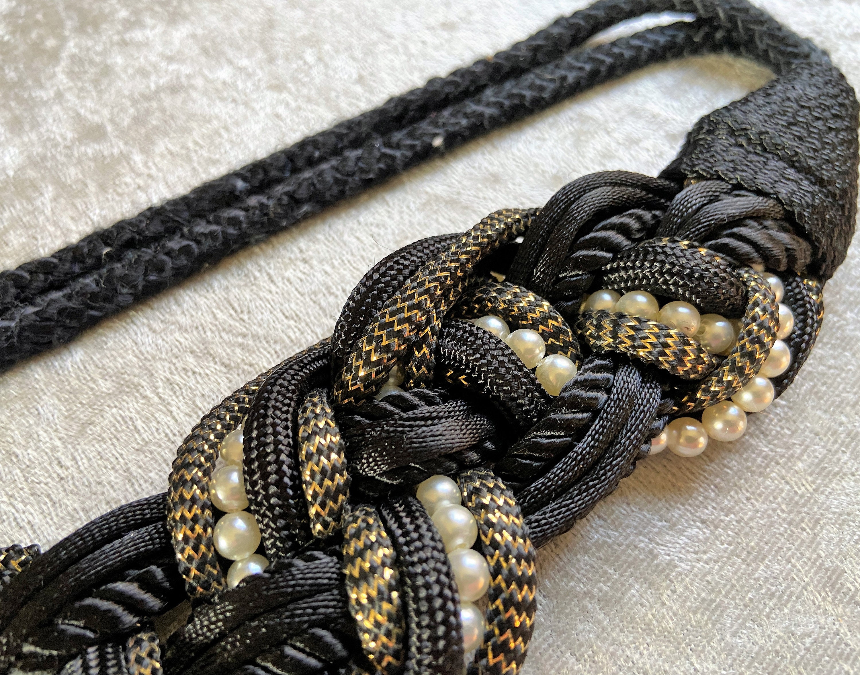 Vinatge 80’s Ladies Black and Gold Braid Belt with Faux Pearl‎ Detail Medium Vintage 1980s Braided Belt: Black, Gold & Pearl Woven Rope  main image 2