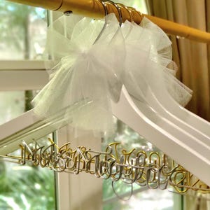 SET of 5 single line wedding hangers / Bride hangers / Bulk Discount / Wedding Dress hanger / Name hanger / Mrs. hanger