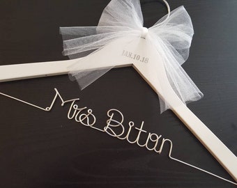 Wedding hanger with date / NAME hanger/ mrs. hanger / wedding hangers / Bride hanger