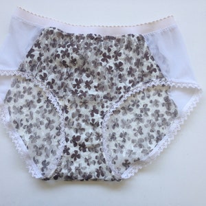 Cotton panties in stretch plum jersey with off-white lace on each side