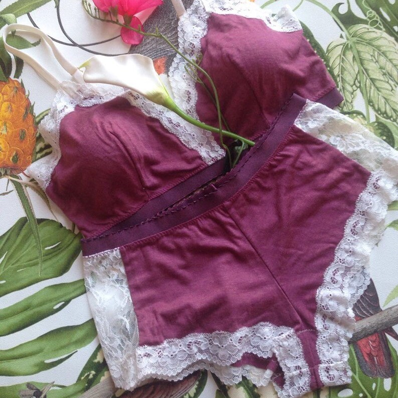 Set shorty and bralette dregs of wine in tricky Jersey stretch material