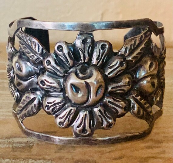 MACIEL Antique Sterling Silver Repousse Floral Me… - image 4