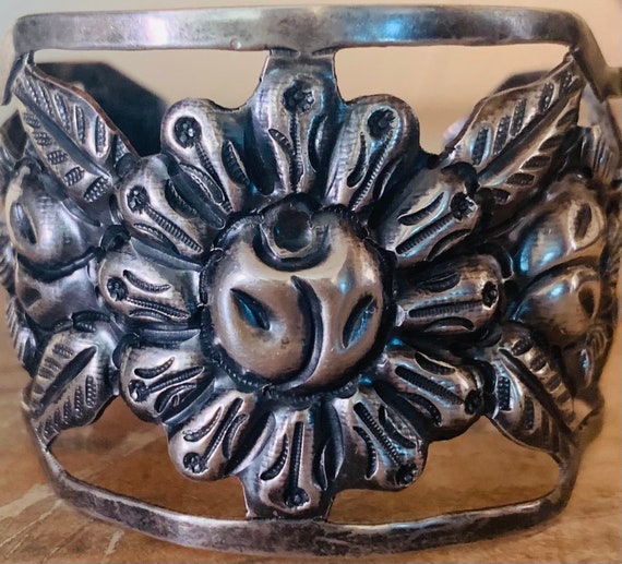 MACIEL Antique Sterling Silver Repousse Floral Me… - image 6