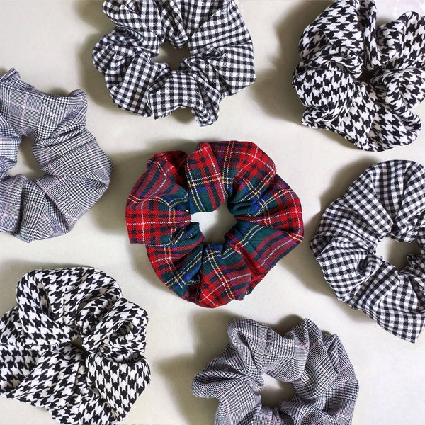 Plaid Scrunchies pack 3pcs, Ponytail Holder, stylish black and white hair accessory, gift for her, 90s fashion, Hairband Scrunchie, Hair Tie