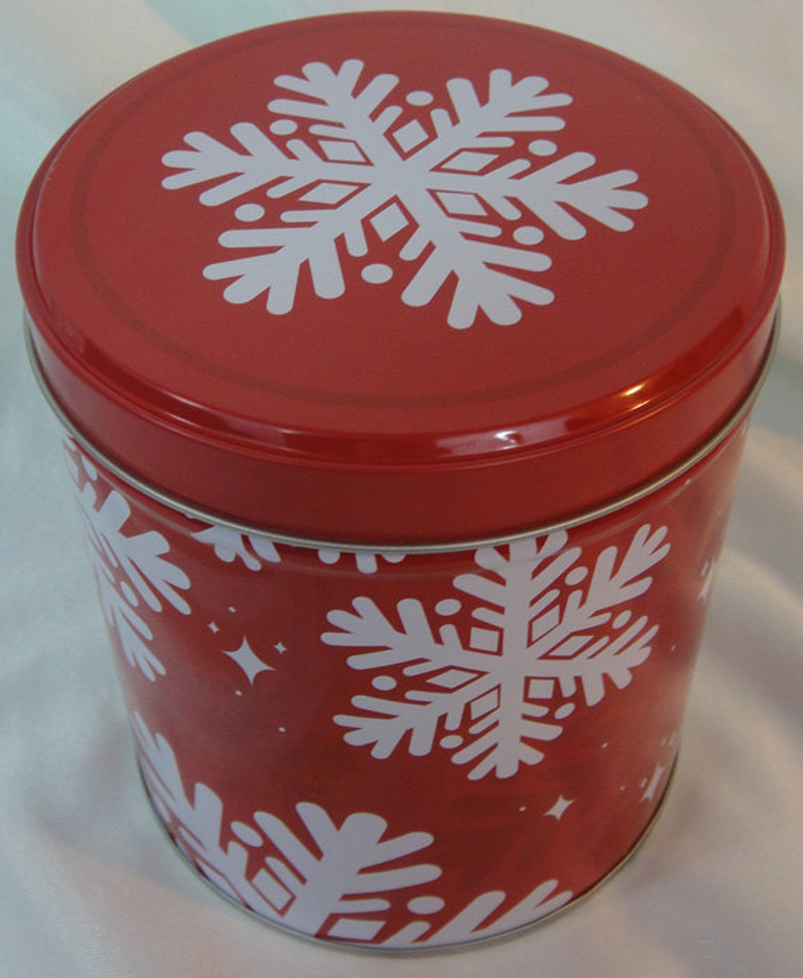 Collectible Round Tin Box Gift Basket Supplies Holiday / Etsy