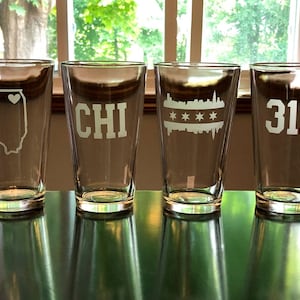 Chicago Pint GlassGift Set- 4 Pint Glasses - Chicago  -  Barware - Cubs - Bears - Blackhawks