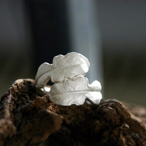 double leaf dandelion ring made of silver, closed