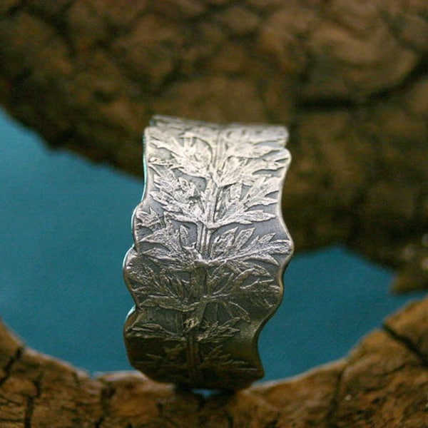 Unique silver ring with yarrow structure