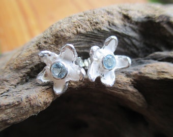 beautyful flowery lightful earring studs - starblossom set with blue topas - single handcrafted work in silver 925 sterling