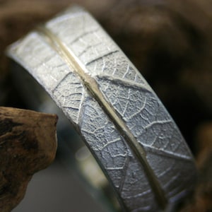 Wonderful ring in silver with leaf structure/gold wire