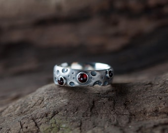 Magic lunar crater ring set with deepred garnets - single handcrafted work with love in silver 925 sterling