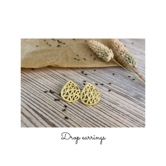 Drop stud earrings