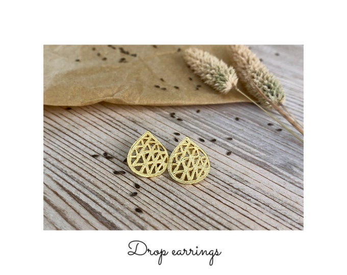 Drop stud earrings