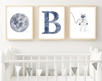 Impressions aquarelle espace chambre de bébé | Astronaute, Lune, Initiale étoilée