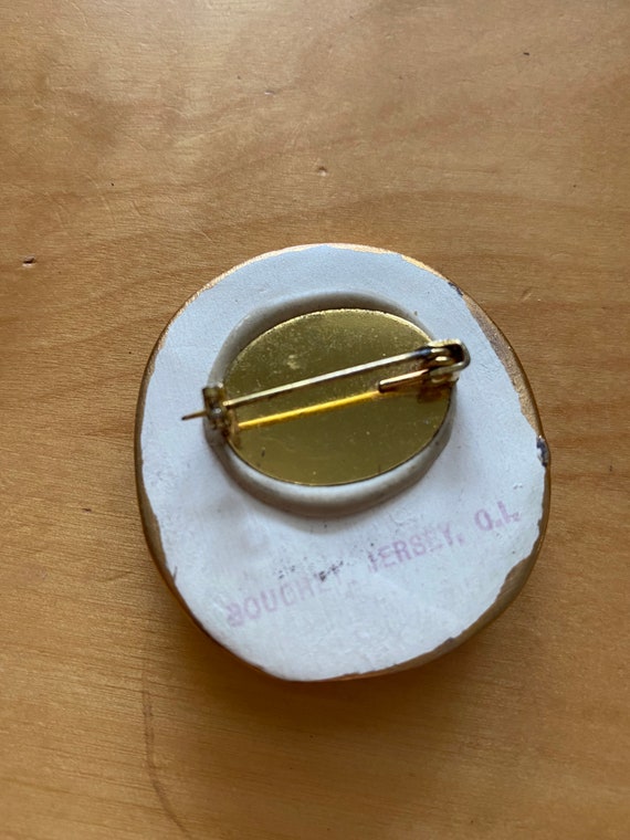 Broche En Céramique Signée Island - Charmante, à Identifier - Occasion Bon état