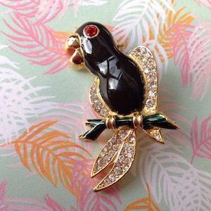 Parrot Brooch Bird Brooch Vintage Bird Brooch Tropical Bird Diamante Bird Black Parrot Kitsch Brooch Enamel Bird Brooch Gold Bird Brooch