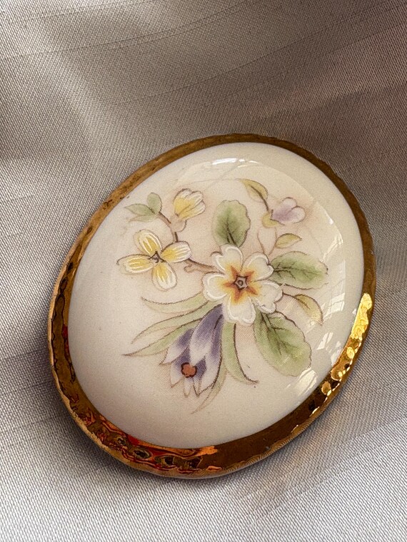 Aynsley Brooch White Flower Brooch Bone China Brooch Made In England Crocus Flower Primula Flower Vintage Brooch Oval Brooch