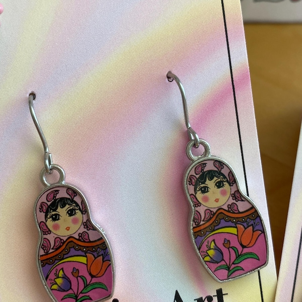 Boucles d'oreilles pour poupée russe Boucles d'oreilles matriochka Bijoux Babushka Poupée russe rose Poupée russe rouge Poupée russe bleue Bijoux de poupée folklorique