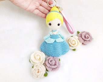 Porte-clés au crochet Cendrillon : Amigurumi princesse fait main