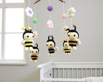 Buzzy Bee-babymobiel: gehaakte bloemen wiegdecor