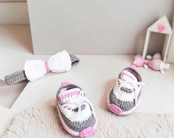 Set gehaakte babysneakers en hoofdband: roze en grijs katoen