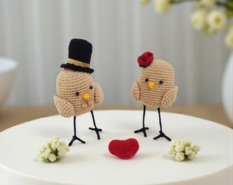 Décoration pour gâteau de mariage oiseau au crochet : les mariés avec un coeur