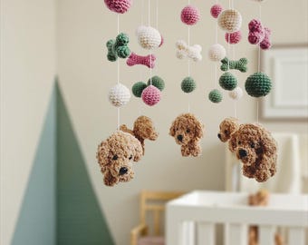 Gehaakte Goldendoodle-babymobiel: decoratie hondenkamer