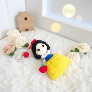 Porte-clés princesse blanche neige au crochet, Amigurumi blanche comme neige, princesse au crochet, porte-clés fait main au crochet, porte-clés princesse