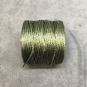 FULL SPOOL - Beadsmith S-Lon 400 Olive Green Nylon Macrame/Jewelry Cord - Measuring 0.9mm Thick - 35 Yards (105 Feet) - (SL400-OL)