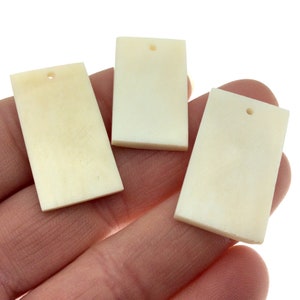 17mm x 32mm White/Off White Rectangle Shaped Lightweight Natural Ox Bone Pendant Component (Single-Drilled)